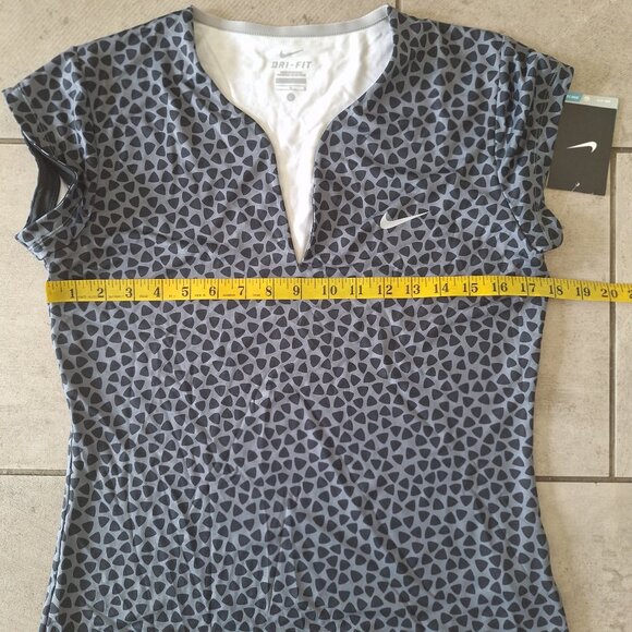 Nike Gray Top‎ size L - Picture 6 of 6